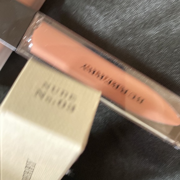 Burberry Velvet Crush 40, Lip Velvet 1, Lip Lacquer 3, Gloss 17 and 93 $20 each - Picture 5 of 7